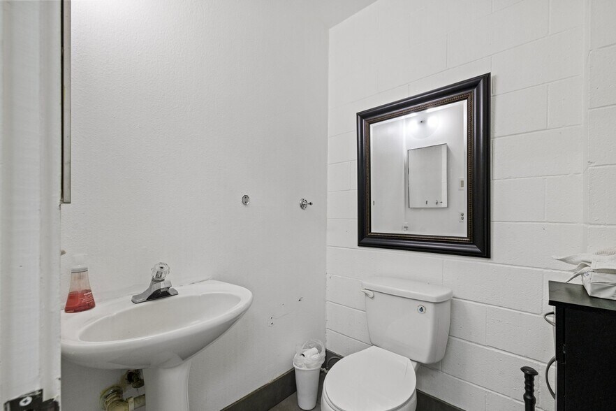 More Photos Of 68766 Perez Rd, Cathedral City Warehouse For Sale