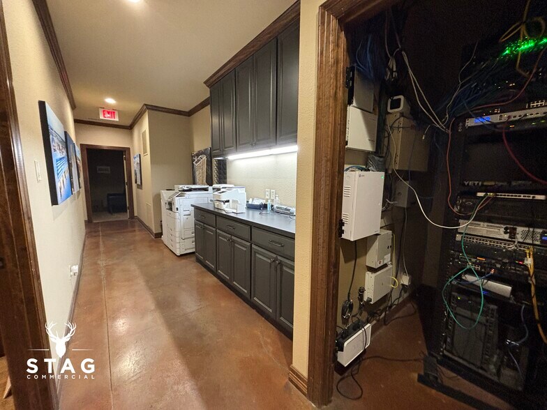 More Photos Of 7420 FM 2449, Ponder Office For Lease