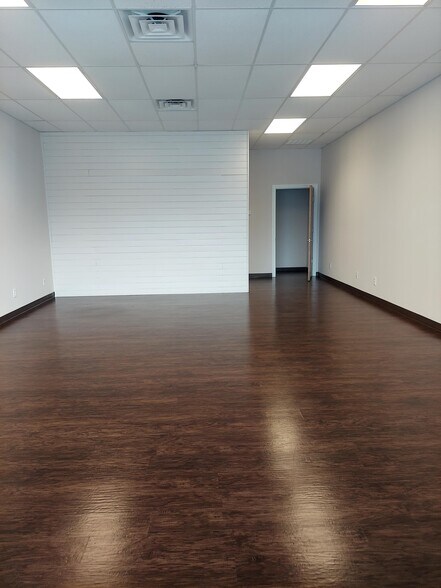 More Photos Of 910 Huntsville Hwy, Fayetteville Storefront For Lease