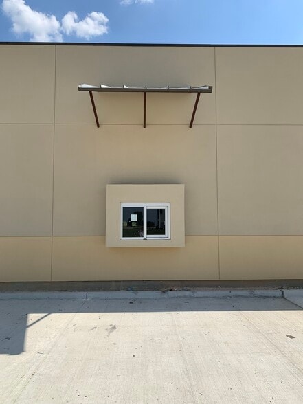 More Photos Of 2533 W Grand Pkwy N, Katy Storefront For Lease