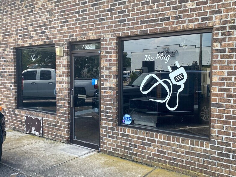More Photos Of 600-606 Seaboard St, Myrtle Beach Showroom For Lease