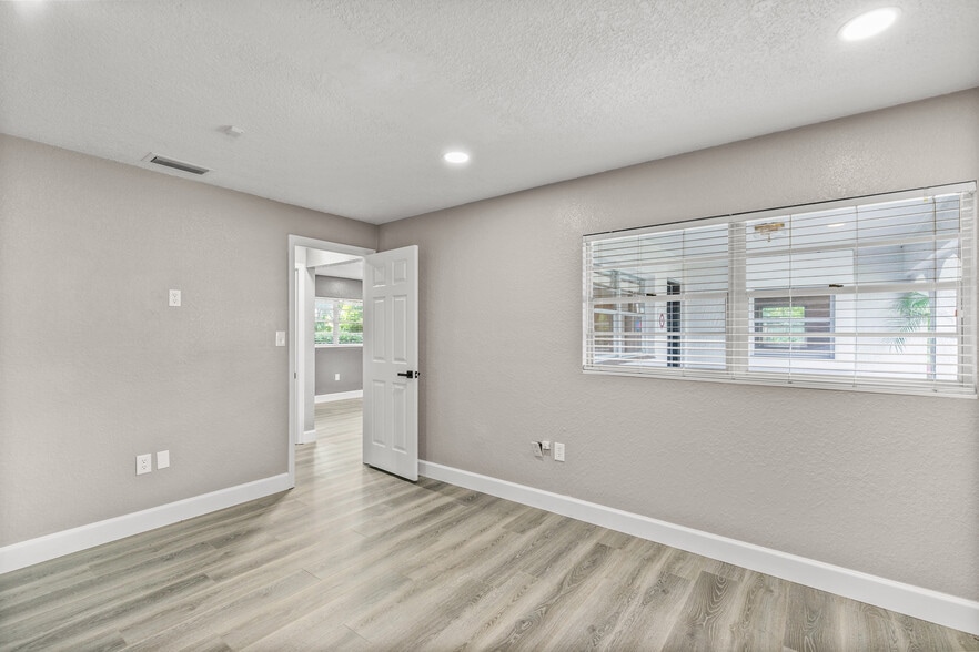 More Photos Of 1666 N Donnelly Pl, Mount Dora Medical For Lease