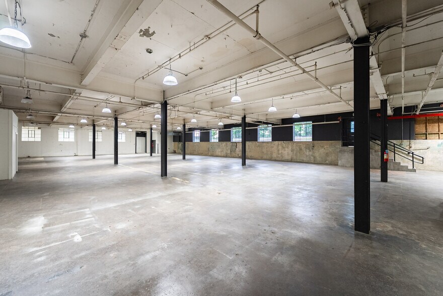 More Photos Of 1801 Rutherford Rd, Greenville Light Manufacturing For Lease