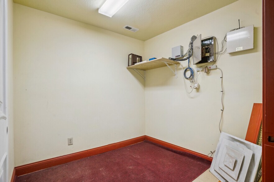 More Photos Of 121 N Main St, Mount Pleasant Restaurant For Sale