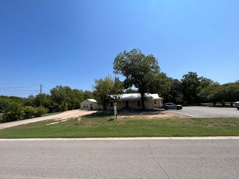 More Photos Of 211 Railroad St, Buda Medical For Sale