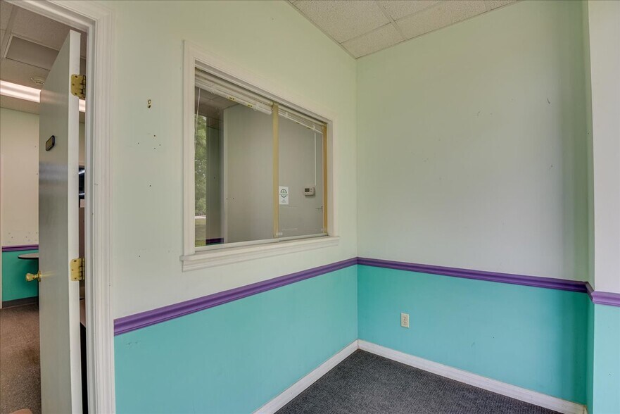 More Photos Of 1002 Commerce, Lincolnton Distribution For Sale