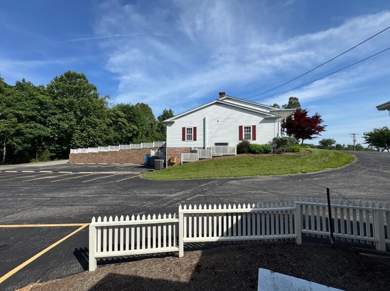 More Photos Of 9112 Virginia Ave, Bassett Office For Sale
