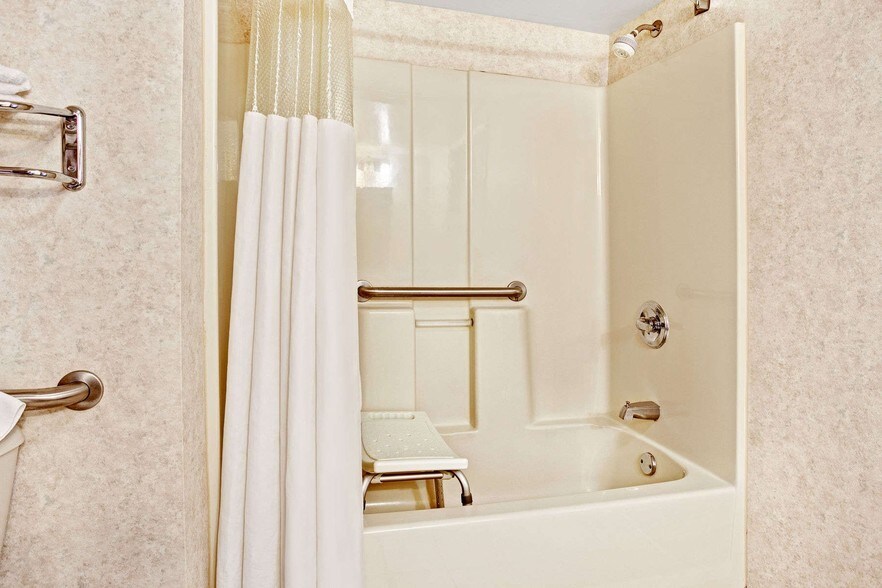 More Photos Of 40500 Michigan Ave, Canton Hotel For Sale
