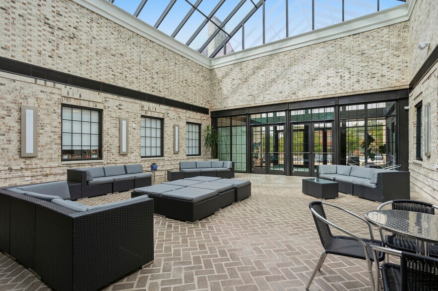 More Photos Of 160 Fountains Blvd, Madison Medical For Sale