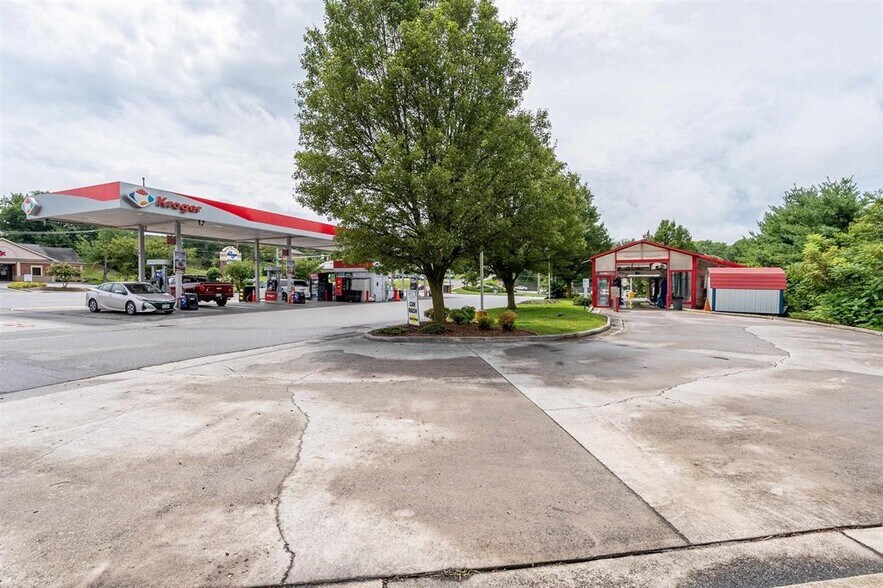 More Photos Of 567 Franklin, Christiansburg Freestanding For Sale