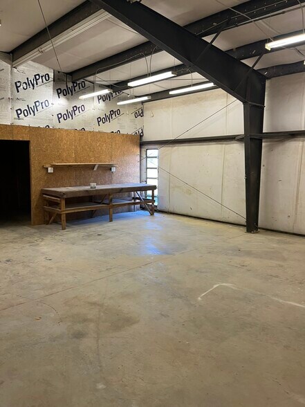 More Photos Of 805 N Wise Dr, Sumter Specialty For Lease