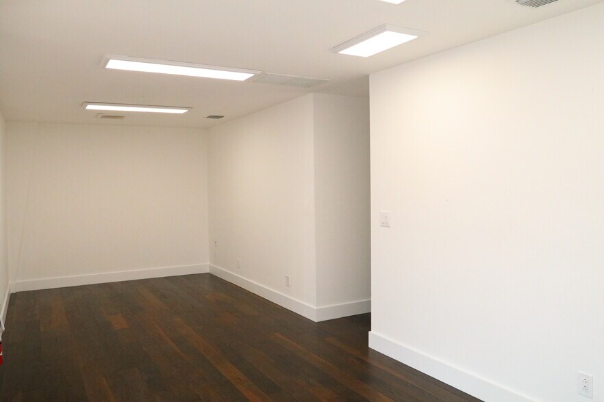 More Photos Of 3663 Arnold Ave, Naples Light Manufacturing For Lease
