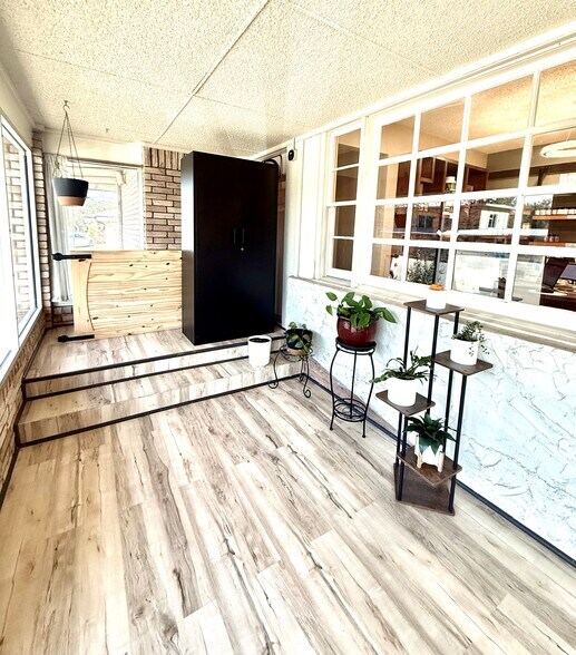More Photos Of 1020 18th St, Woodward Office For Sale