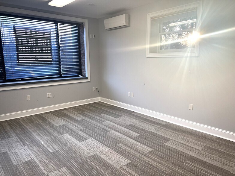Primary Photo Of 175 Veterans Blvd, Massapequa Office Residential For Lease