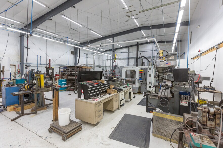 More Photos Of 497 Stevensville Airport Rd, Stevensville Warehouse For Sale