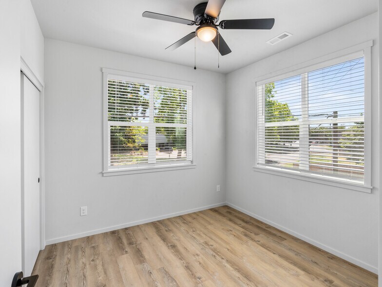 More Photos Of 4202 NE Morrow Rd, Vancouver Apartments For Sale