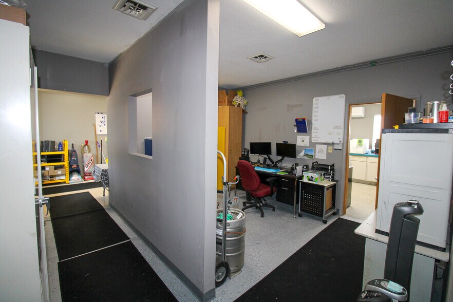 More Photos Of 5640 44th Ave S, Clinton Industrial For Sale