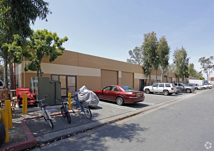 More Photos Of 23251 Peralta Dr, Laguna Hills Distribution For Lease