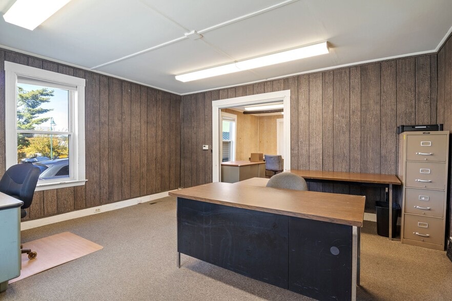 More Photos Of 10 Elm St, Gorham Office For Sale