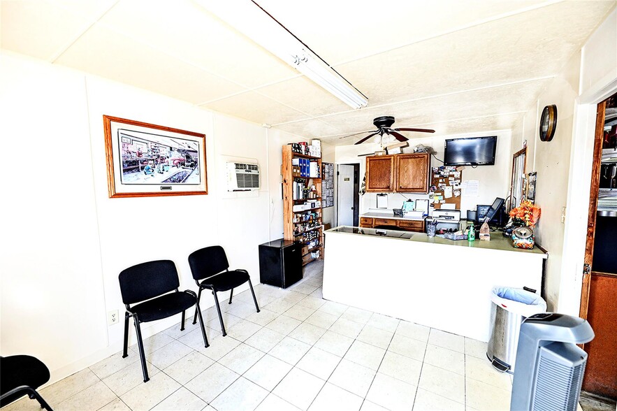 More Photos Of 108 E Wise St, Bowie Specialty For Sale