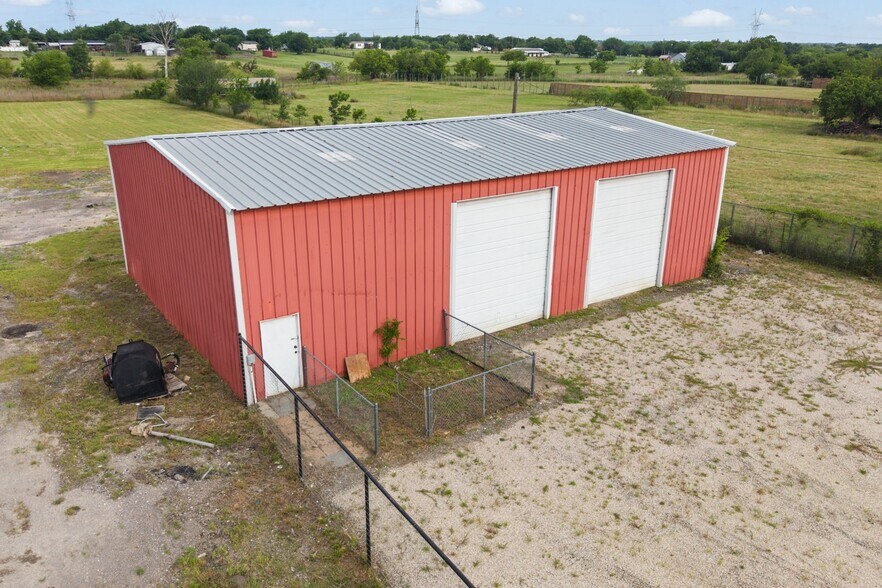 More Photos Of 8208 Apollo Dr, Joshua Specialty For Lease