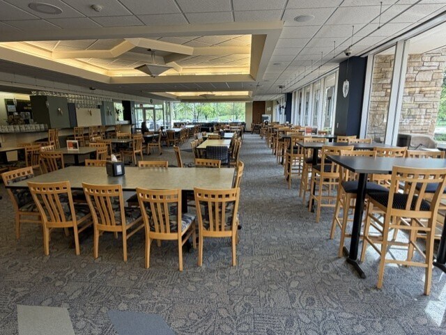More Photos Of 2401 S Memorial Dr, Appleton Office For Lease