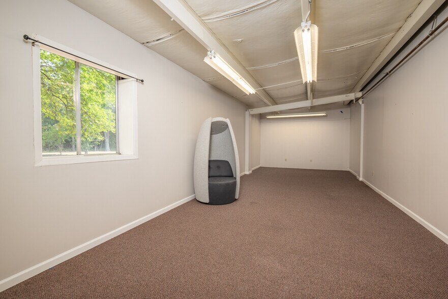 More Photos Of 1006 Lynn Ln, Starkville Flex For Lease