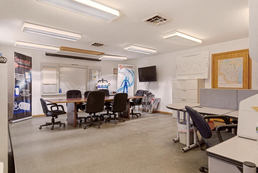 More Photos Of 520 W Broadway St, Blair Warehouse For Sale
