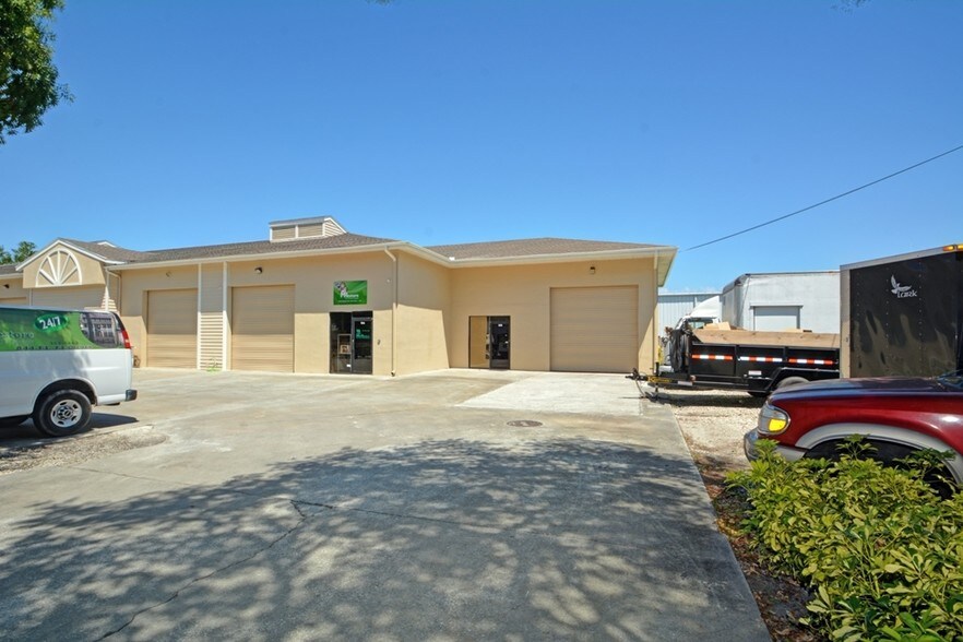 More Photos Of 920-936 36th Ct SW, Vero Beach Warehouse For Lease