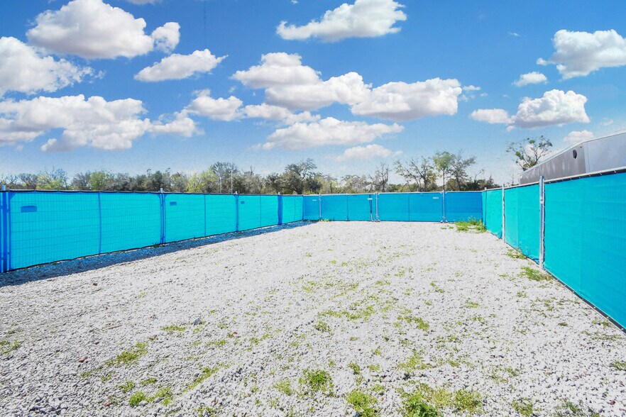 More Photos Of 140 Stockton St, Jacksonville Contractor Storage Yard For Lease
