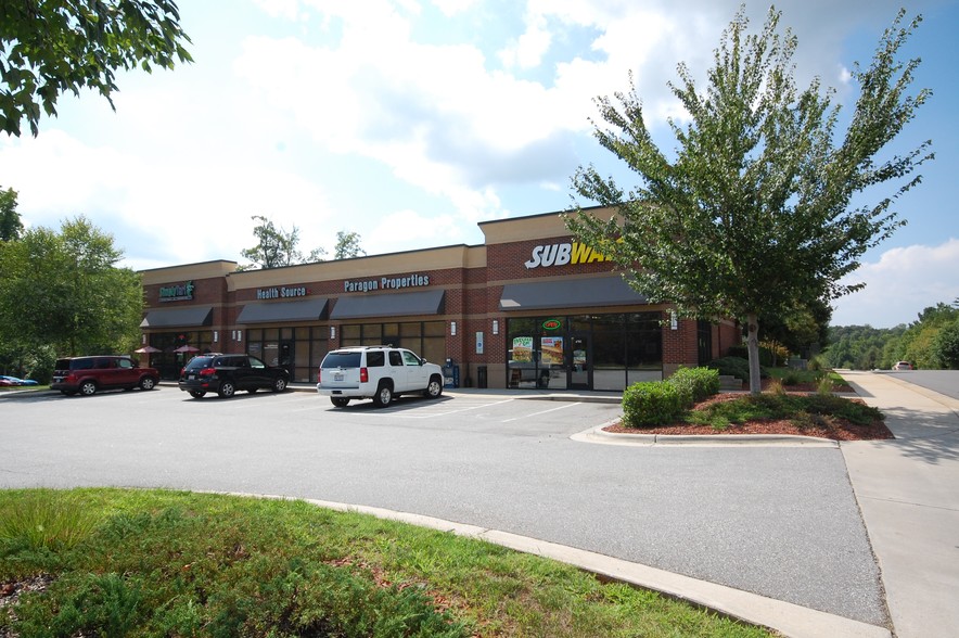 More Photos Of 6770-6782 River Center Dr, Clemmons Freestanding For Lease
