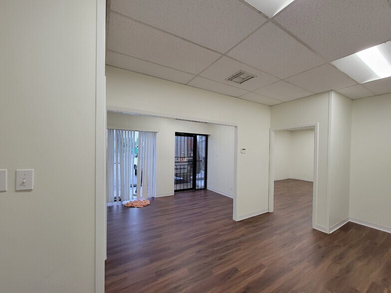 More Photos Of 11549 Old Perrin Beitel Rd, San Antonio Light Manufacturing For Lease