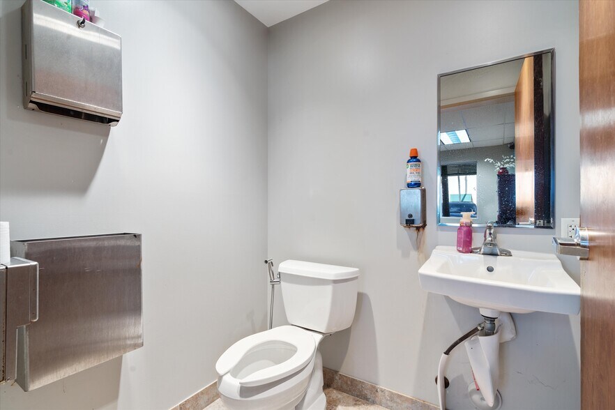 More Photos Of 1747-1781 Banks Rd, Margate Flex For Lease