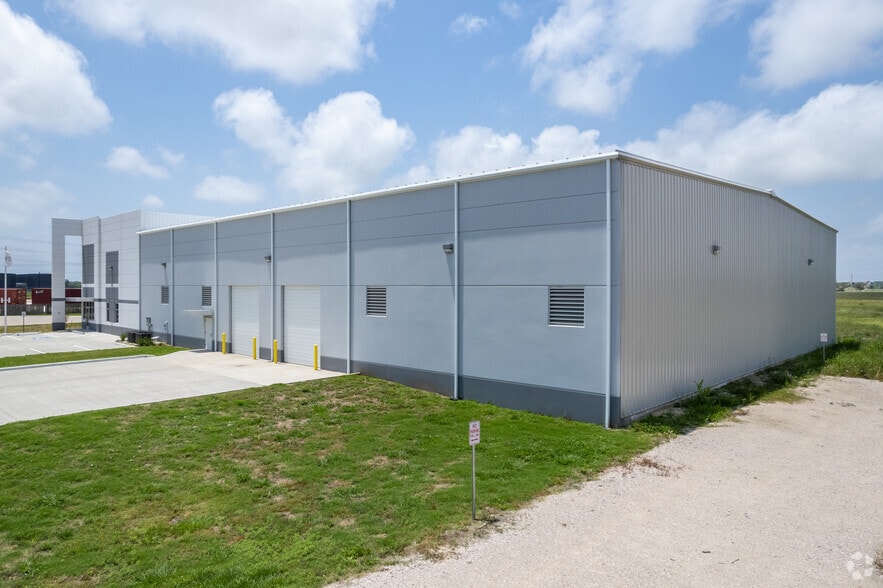 More Photos Of 3703 Cedar Blvd, Baytown Unknown For Lease