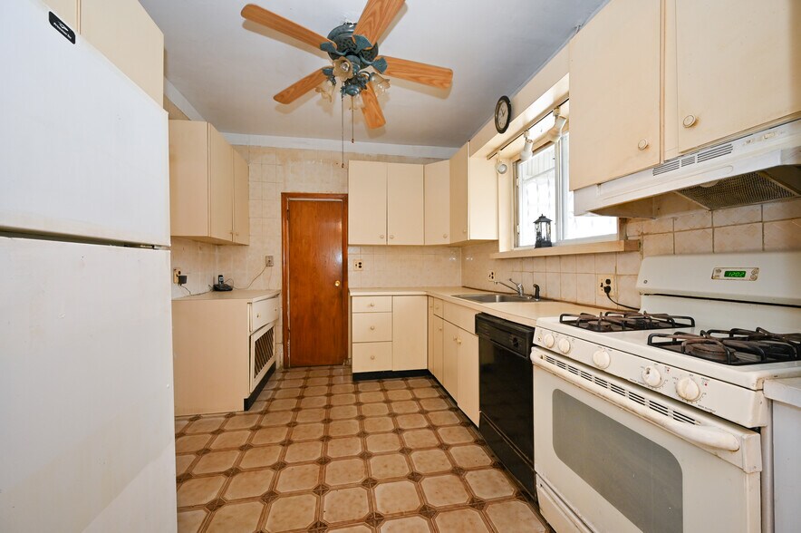 More Photos Of 1163 Sheepshead Bay Rd, Brooklyn Multifamily For Sale