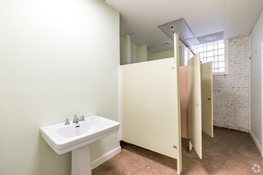 More Photos Of 290 Simpson St, Atlanta Flex For Lease