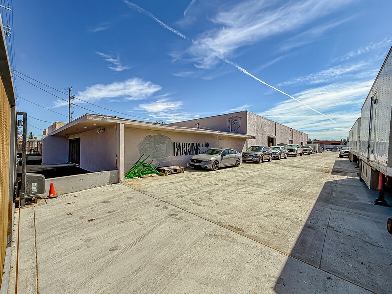 More Photos Of 7650 Gloria Ave, Van Nuys Warehouse For Sale