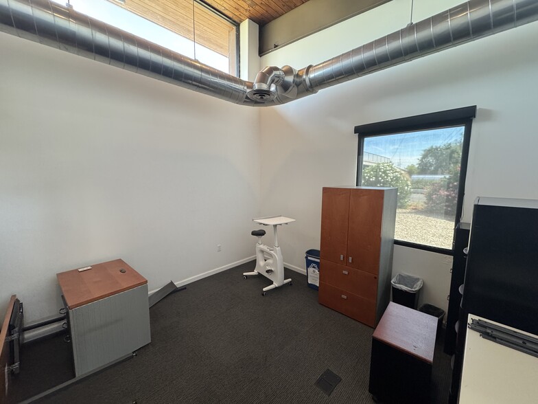 More Photos Of 19400 Frontage Rd, Acampo Office For Lease