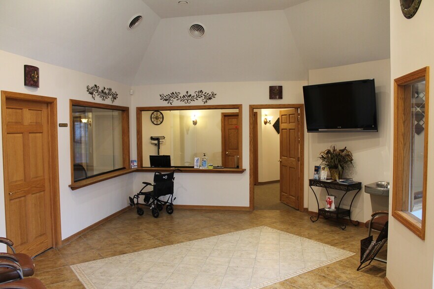 More Photos Of 215 Grove City Rd, Slippery Rock Medical For Sale