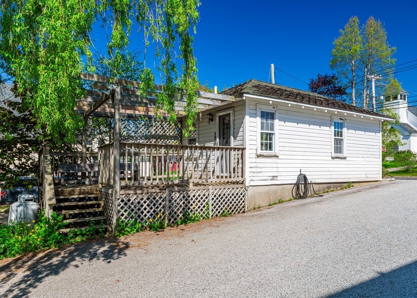 More Photos Of 1276 Surry Rd, Surry Freestanding For Sale