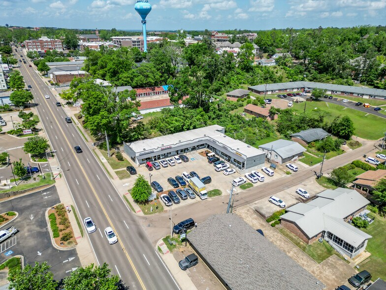 More Photos Of 1525 University Ave, Oxford General Retail For Sale