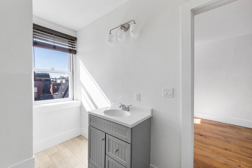 More Photos Of 1935 Spruce St, Philadelphia Apartments For Sale