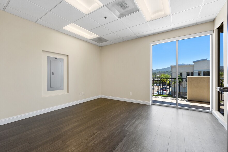 More Photos Of 950 Boardwalk, San Marcos Office For Sale