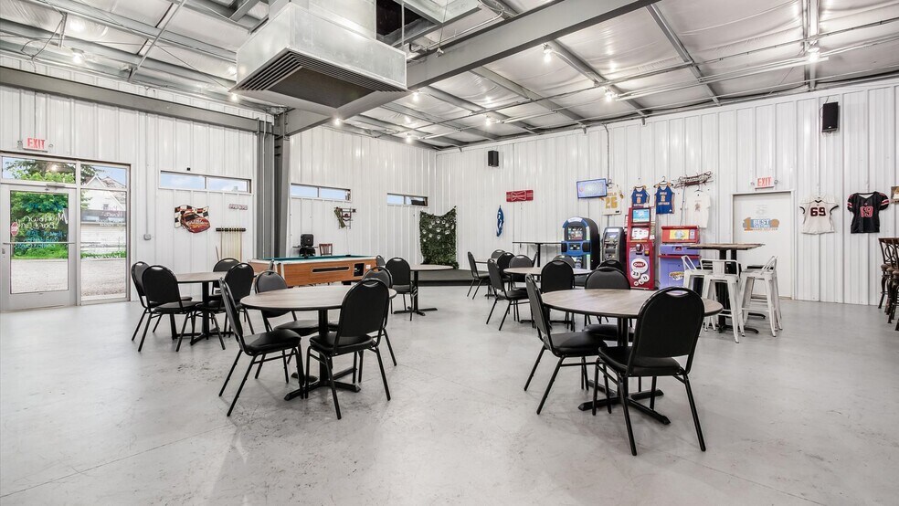 More Photos Of 34 Potters Ln, Roseville Restaurant For Sale