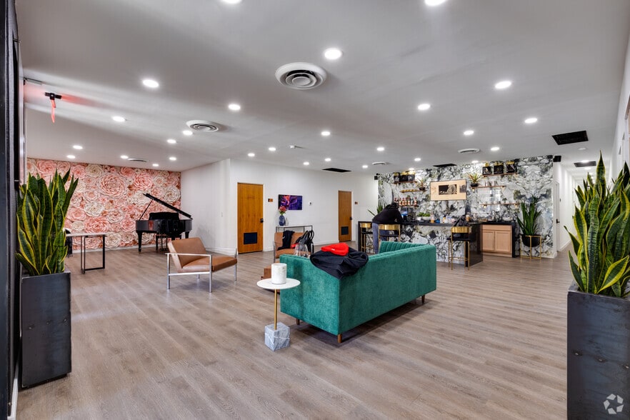 More Photos Of 319 S 3rd St, Las Vegas Loft Creative Space For Sale