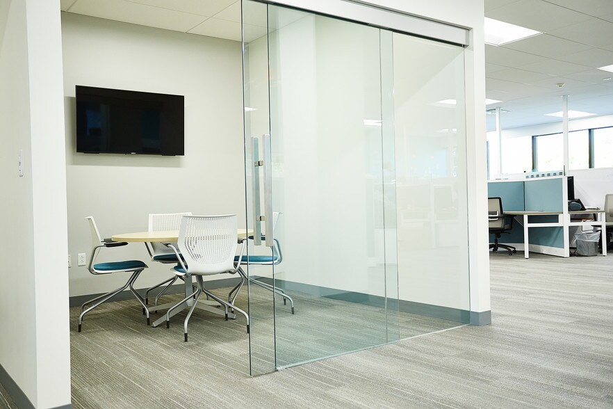 More Photos Of 400 Holiday Dr, Pittsburgh Office For Sale