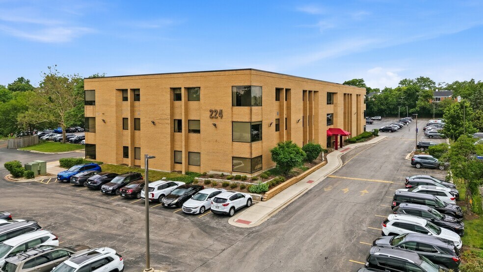More Photos Of 1S224 Summit Ave, Oakbrook Terrace Medical For Lease