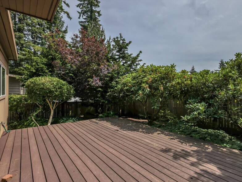 More Photos Of 7522 221st Pl SW, Edmonds Office For Sale