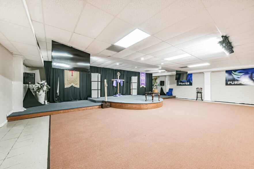 More Photos Of 130 S 4th St, La Porte General Retail For Sale