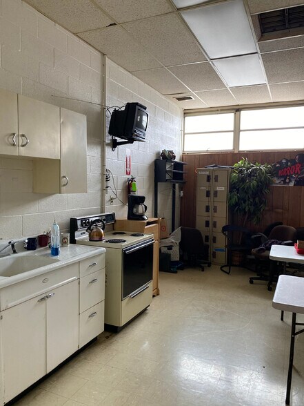 More Photos Of 550 Fillmore Ave, Tonawanda Light Distribution For Lease